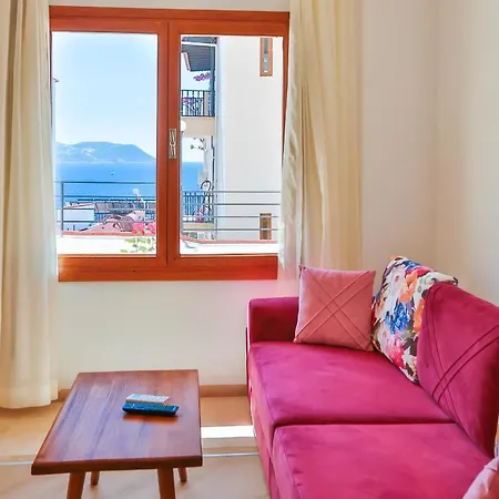 Kaş, Merkezde, Denize Yakın, Balkonlu, Konforlu Daireler Apart Otel 4*