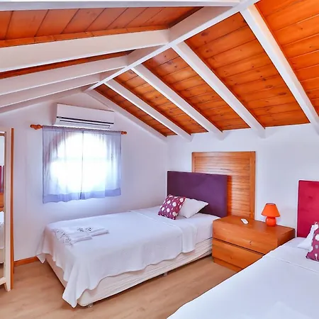 Kaş, Merkezde, Denize Yakın, Balkonlu, Konforlu Daireler 4* Kaş