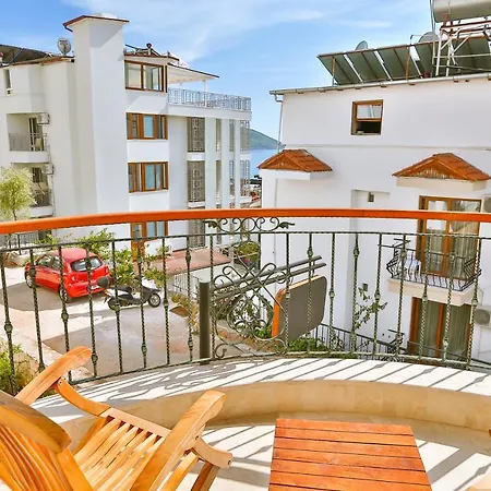 Kaş, Merkezde, Denize Yakın, Balkonlu, Konforlu Daireler 4* Kaş