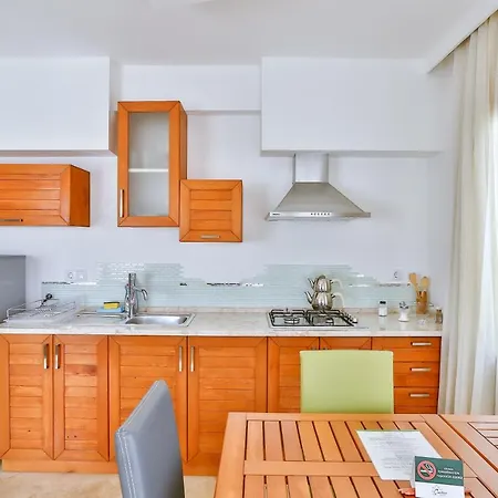 Apart Otel Kaş, Merkezde, Denize Yakın, Balkonlu, Konforlu Daireler 4*