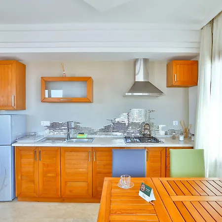 Kaş, Merkezde, Denize Yakın, Balkonlu, Konforlu Daireler Kaş