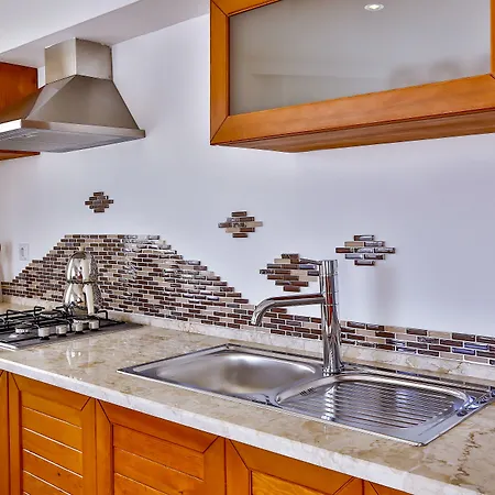 Kaş, Merkezde, Denize Yakın, Balkonlu, Konforlu Daireler Apart Otel