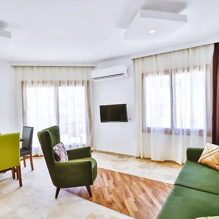 Kaş, Merkezde, Denize Yakın, Balkonlu, Konforlu Daireler 4*