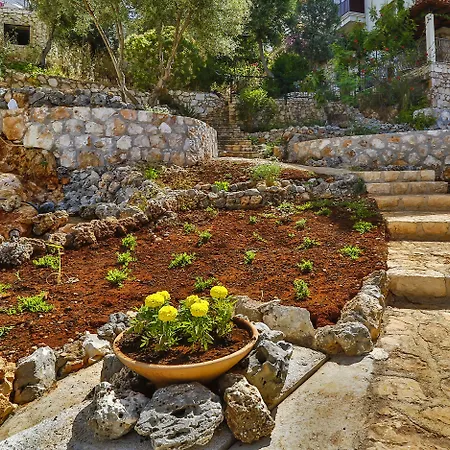 Kaş, Merkezde, Denize Yakın, Balkonlu, Konforlu Daireler Kaş