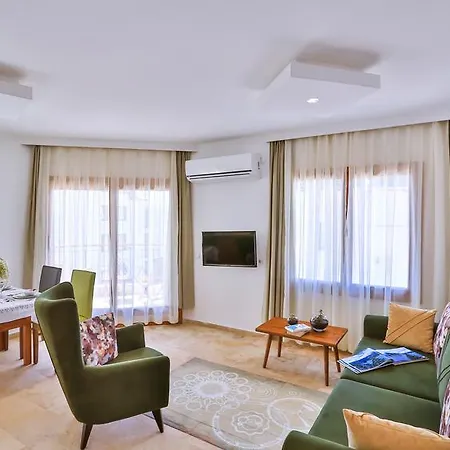 Kaş, Merkezde, Denize Yakın, Balkonlu, Konforlu Daireler 4*