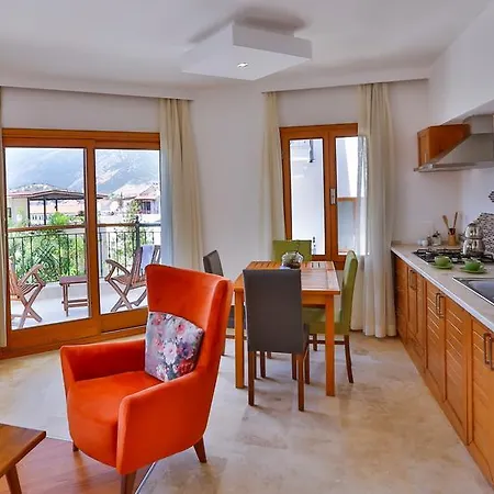 Kaş, Merkezde, Denize Yakın, Balkonlu, Konforlu Daireler