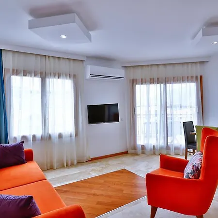 Kaş, Merkezde, Denize Yakın, Balkonlu, Konforlu Daireler 4*